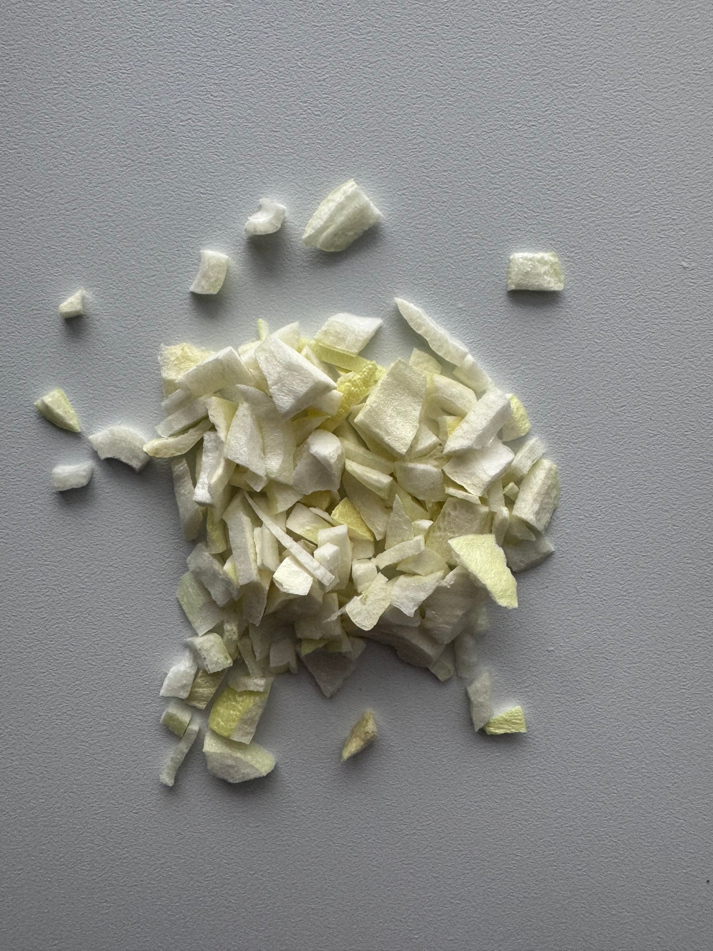 Liofilizuoti svogūnų gabaliukai